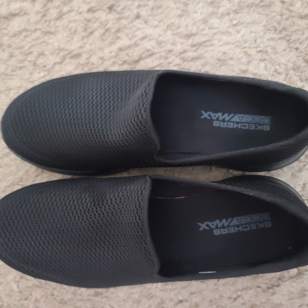Skechers Wonens Black Mesh Slip-Ons